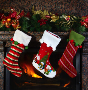 Fireplace Decorating Ideas for the Winter Holidays